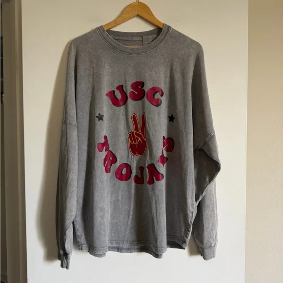 NWT Gameday Couture Gray USC Trojans Playing Around Faded Long Sleeve T-Shirt - Picture 2 of 7